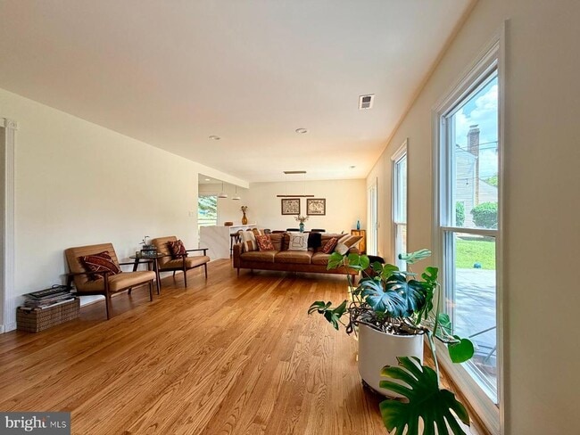 Building Photo - 12904 Missionwood Way