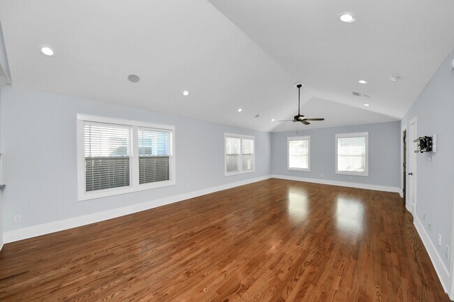 Building Photo - 509 Vincent St