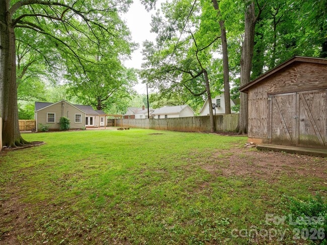 Building Photo - 2329 Kingsbury Dr