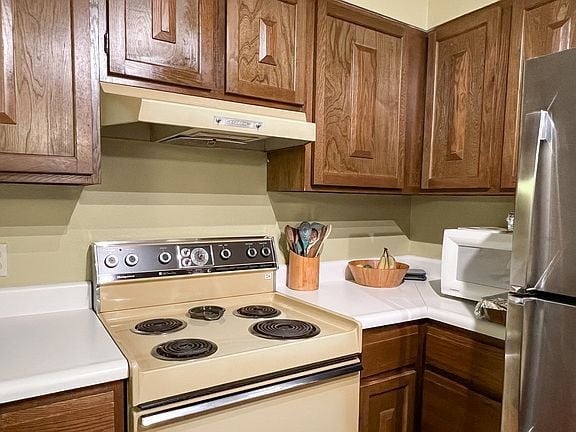 Building Photo - 3055 Trinity Dr