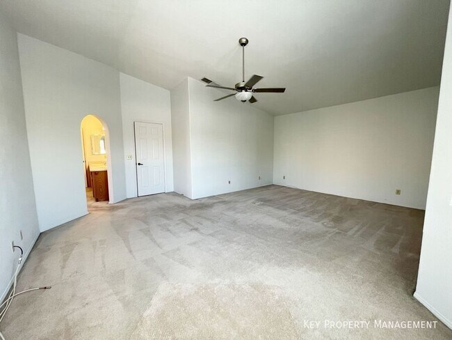 Building Photo - 420 Crater Ct