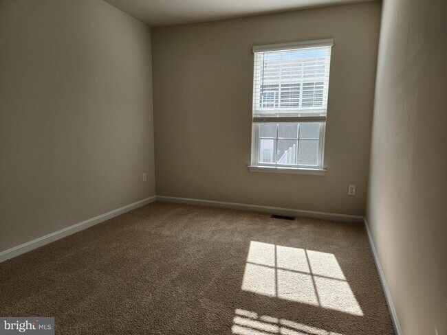 Building Photo - 212 Caterpillar Dr