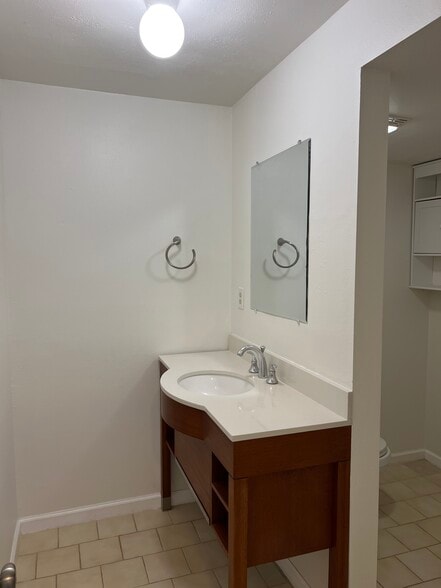 Building Photo - 1459 Westview Dr