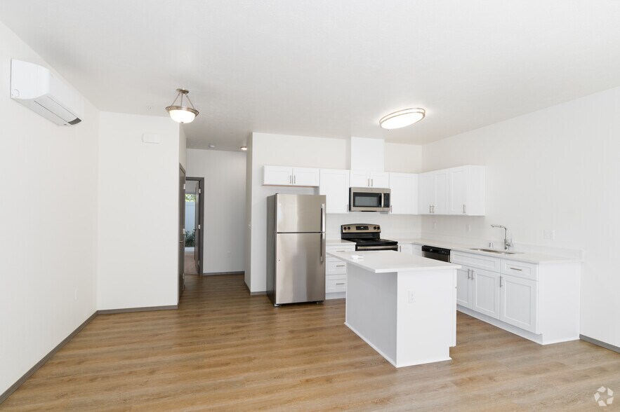 2BR, 2BA - 923SF - Kitchen - 4th Avenue Homes