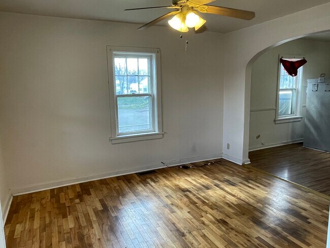 Building Photo - 527 Saint Johns Ave