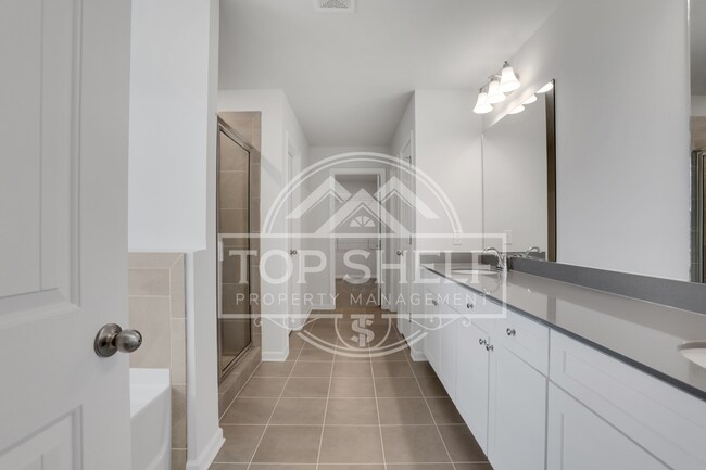 Building Photo - 2256 Cadenza Cir
