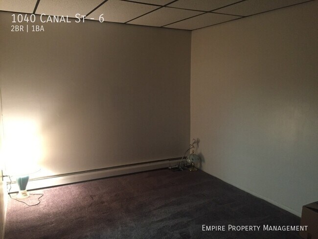 Building Photo - 1st Floor: 2 Bedroom / 1 Bathroom Apartmen...