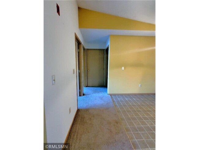 Building Photo - 560-580 Spring St