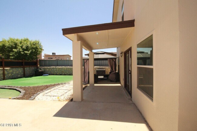 Building Photo - 3900 Loma Cortez Dr