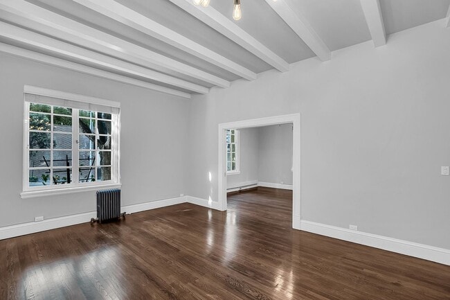 Building Photo - Remodeled 1br+office at the storied Francesca building