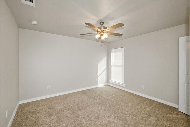 Building Photo - 1536 Montaluse Rd