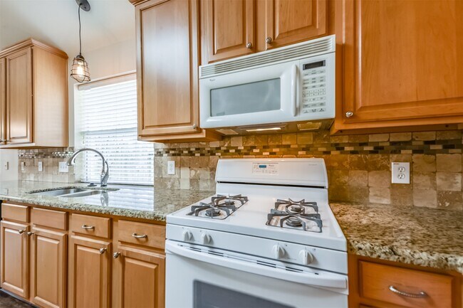 Building Photo - 17515 Fairgrove Park Dr