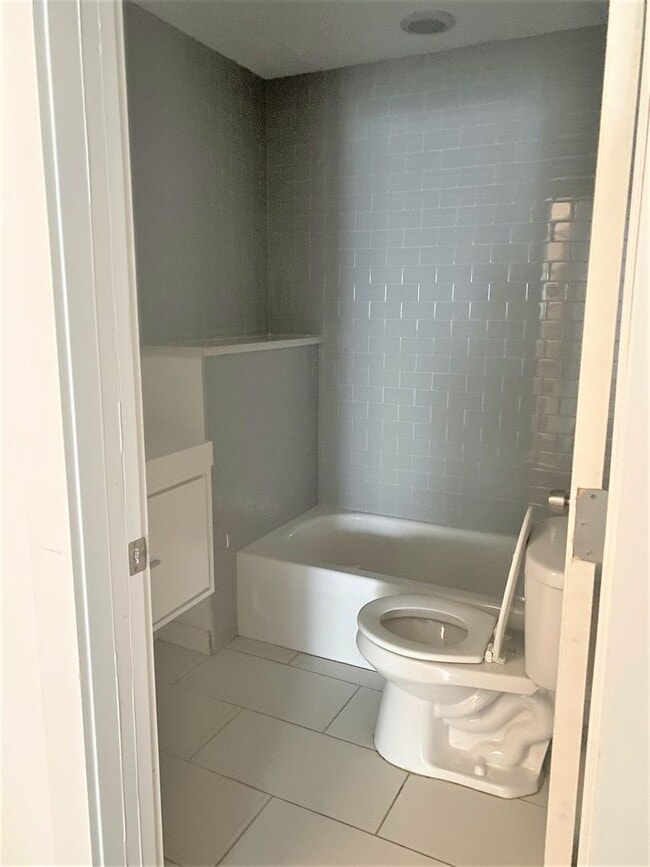 Building Photo - House for Rent in Fishtown