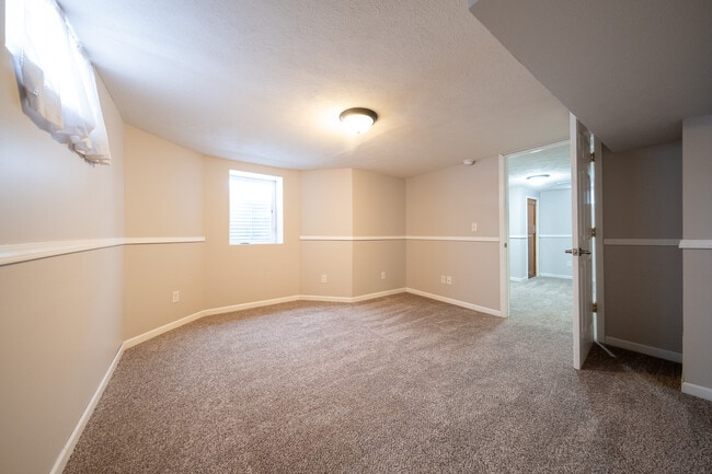 Building Photo - 3531-2 1/2 2 1/2 St NE