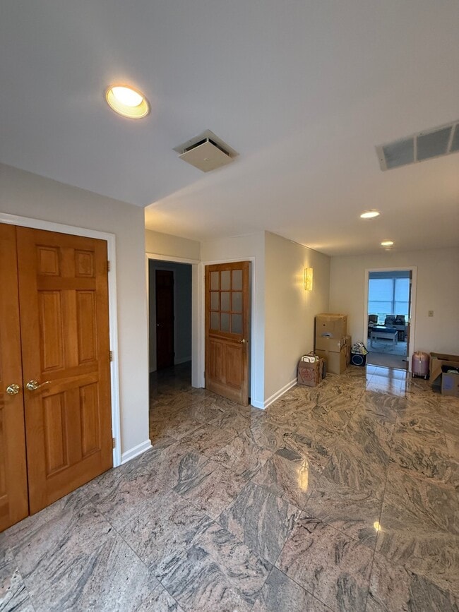 Building Photo - 23 Sunnyside Terrace