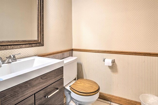 Building Photo - 15805 Richards Dr