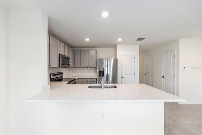 Building Photo - 8247 SW 67th Ave