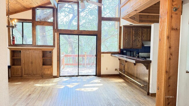 Building Photo - Large 3 Bedroom, 3 Bath Rental with Garage and Bonus Room