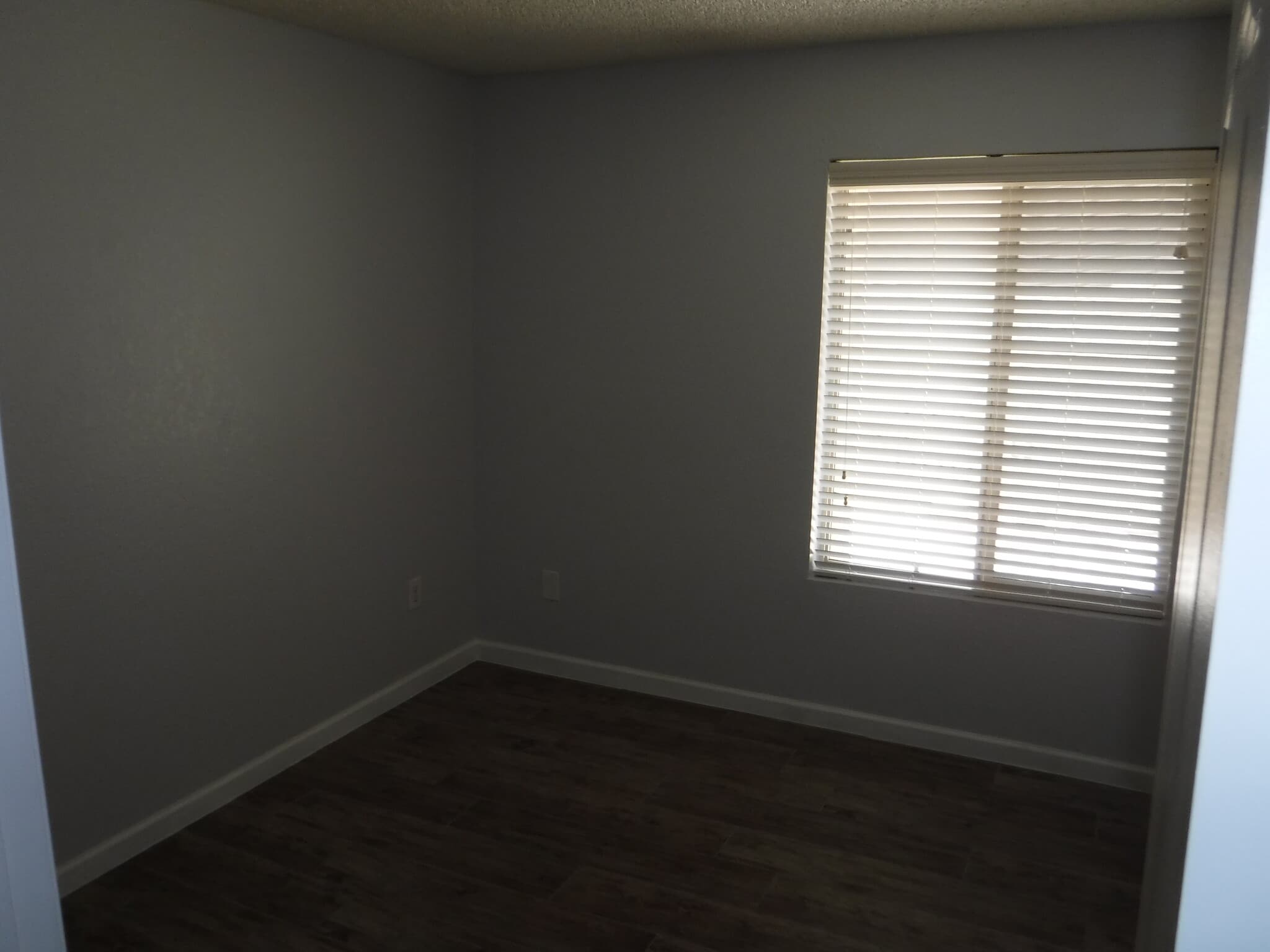 Building Photo - 712 N Santa Barbara #16