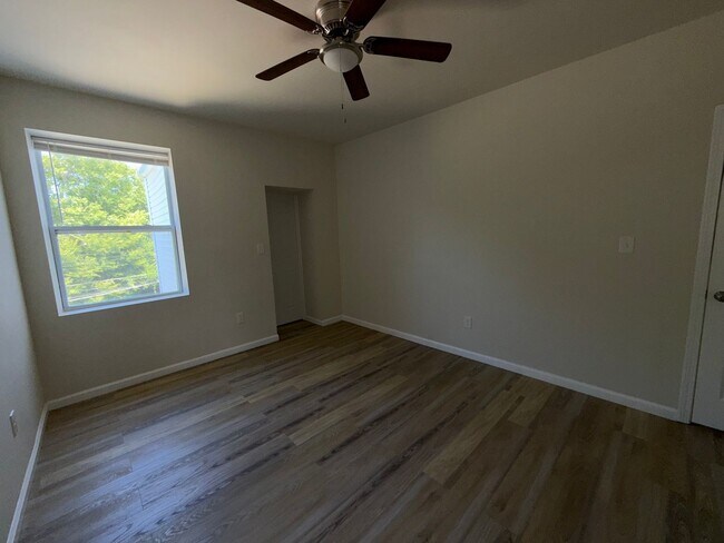 Building Photo - 5909 Cates Ave