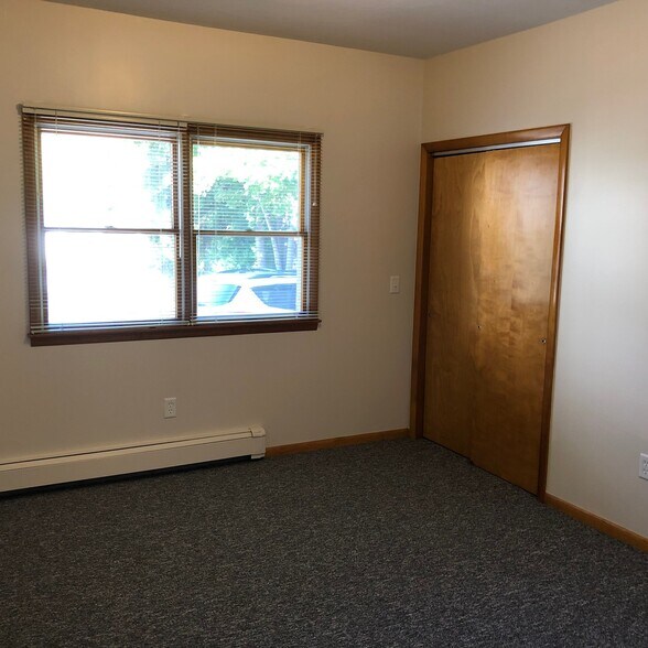 2W Bedroom - 1303 Jenkins St