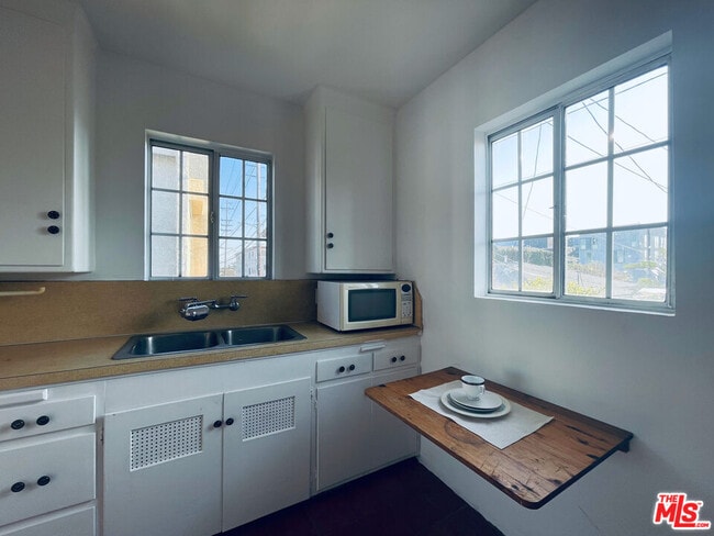 Building Photo - 2016 20th St