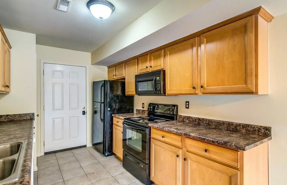 Building Photo - 578 Hampton Way