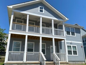 Building Photo - Now Leasing! Spacious 6-Bedroom, 6.5-Bathroom student house just minutes from campus. Only $650/m...