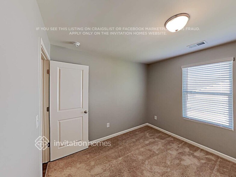 Building Photo - 115 Siena Dr