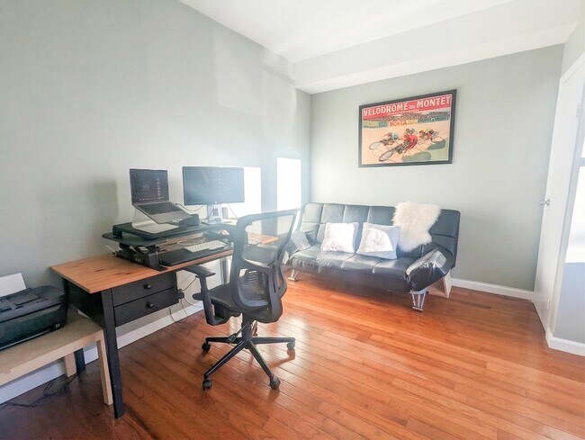 Building Photo - 582 60th St