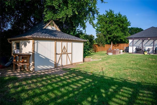 Building Photo - 16435 Red Oak Cir N