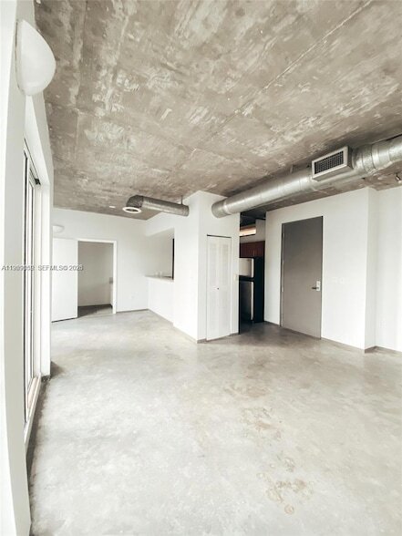 Building Photo - 455 NE 25th St