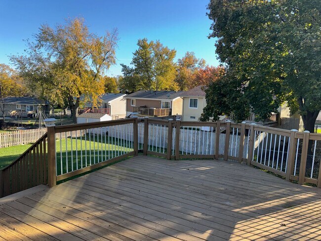 Building Photo - Updated 3-Bedroom Home Near Standing Bear Lake