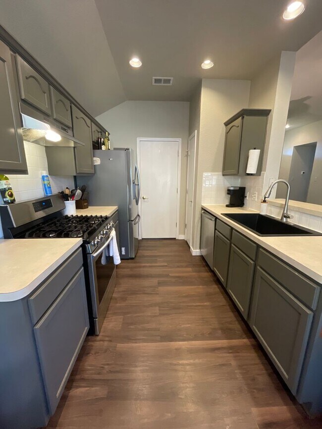 Building Photo - 15303 Faircrest court