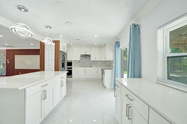 Building Photo - 855 NW 80th Terrace