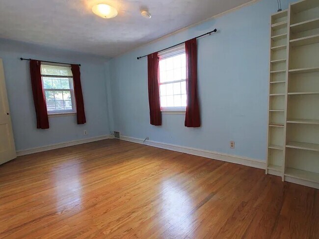 Building Photo - 233 Forrest Ave