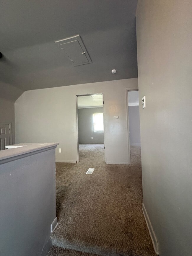 Building Photo - 14249 Cloverlawn Ave