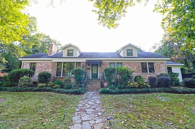Building Photo - Updated 3 bedroom 2.5 bath home in Sherwood Forest
