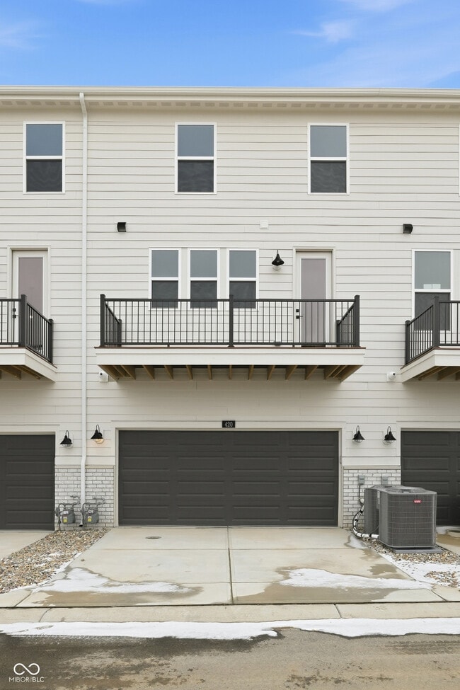 Building Photo - 420 Elite St