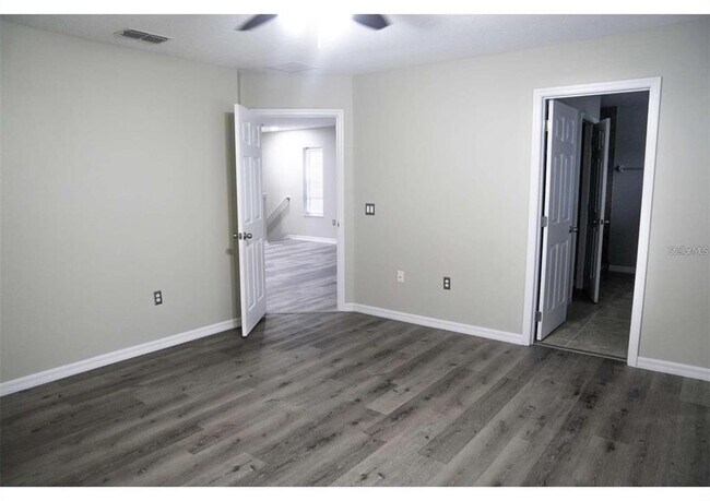 Building Photo - 4840 Poolside Dr