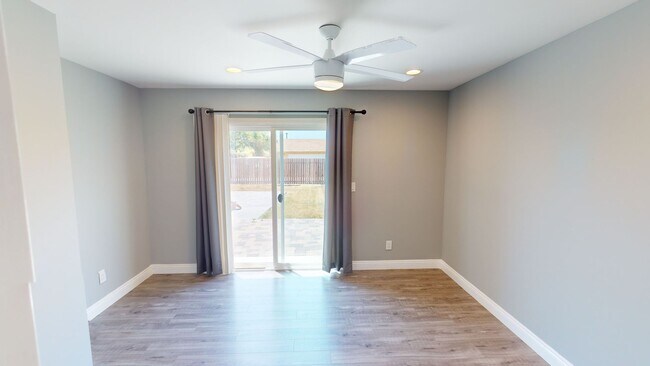 Building Photo - 3 Bed Home | Large Backyard
