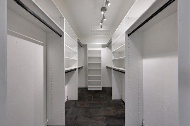 Building Photo - 7031 E Loma Land Dr