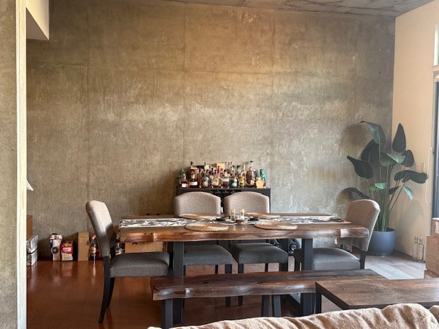 Dining area - 527 10th Ave