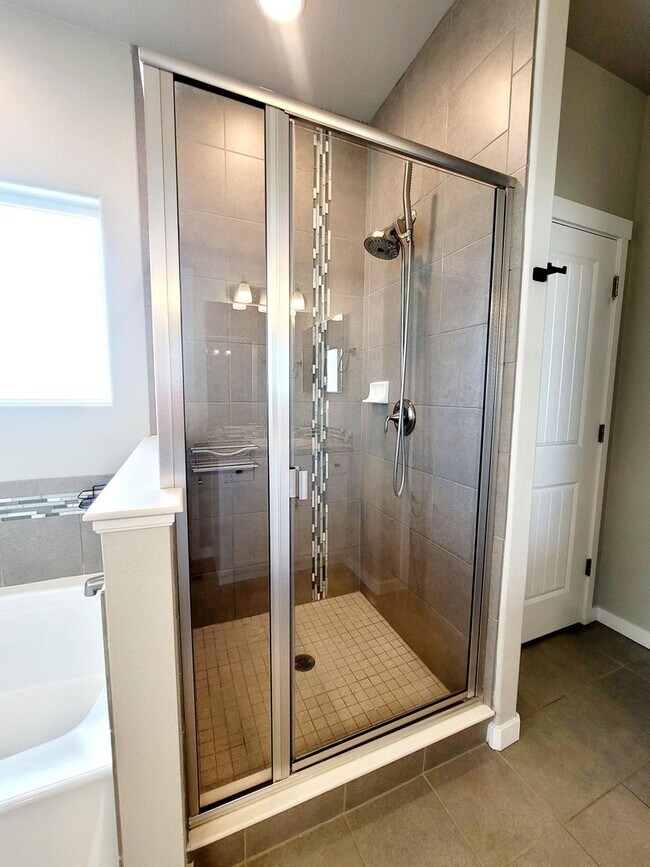 Building Photo - 7376 Peachleaf Dr