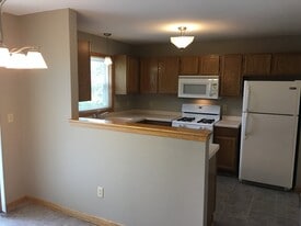Kitchen - 2042 Cliff Alex Ct S