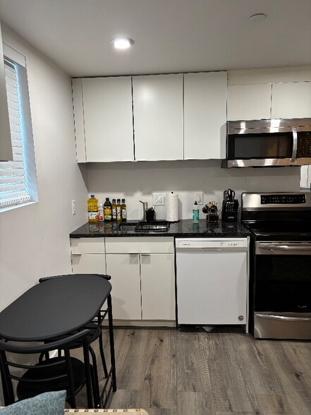 Building Photo - 745 Decatur St NE