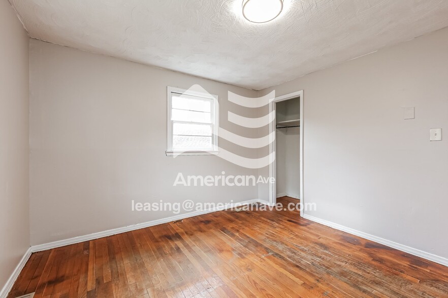 Building Photo - 115 S 1659