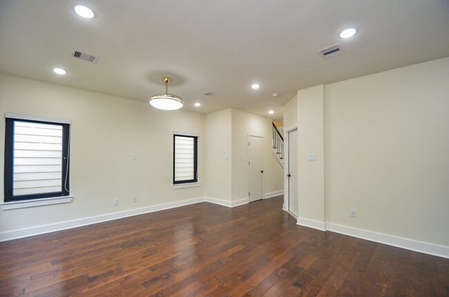 Building Photo - 3630 Dreyfus St
