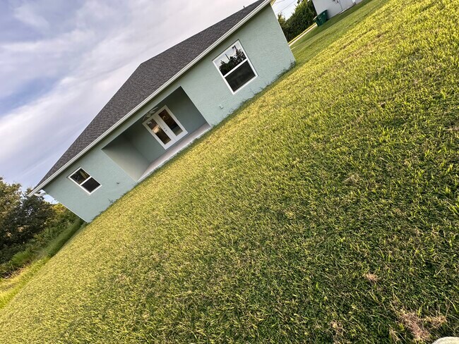 Building Photo - 12168 Dubarry Ave