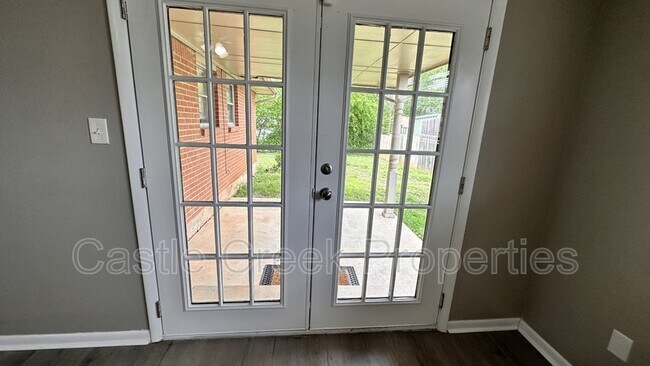 Building Photo - 1803 Fox Ave